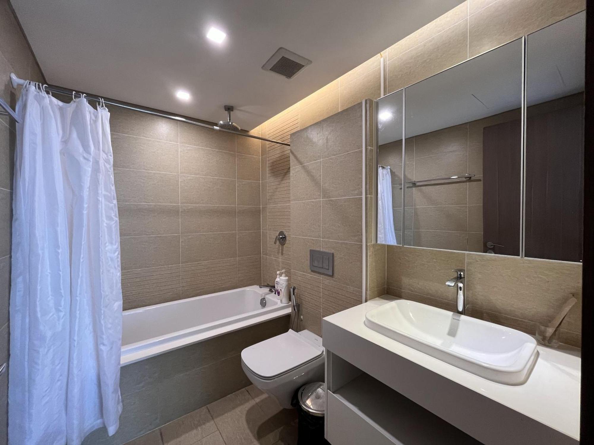 Lägenhet på 81 m² i Ba Dinh-distriktet, med 2 sovrum och 2 badrum  Hanoi Exteriör bild