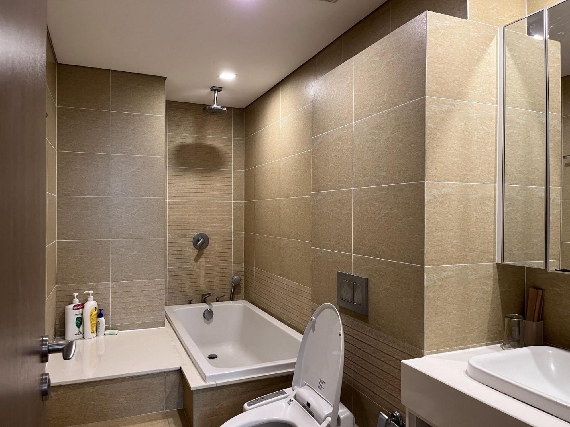 Lägenhet på 81 m² i Ba Dinh-distriktet, med 2 sovrum och 2 badrum  Hanoi Exteriör bild