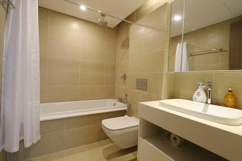 Lägenhet på 81 m² i Ba Dinh-distriktet, med 2 sovrum och 2 badrum  Hanoi Exteriör bild